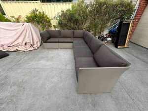 ! Stunning large outdoor sofa L shape size is3 m x 2.3m. Lshape it is