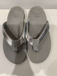 Women’s Scholl Thongs, S 9, Silver, A1, pickup South Guildford