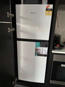 Hisense 223L White Top Mount Refrigerator