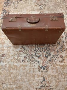 Vintage Brown Suitcase - Pyramid Brand