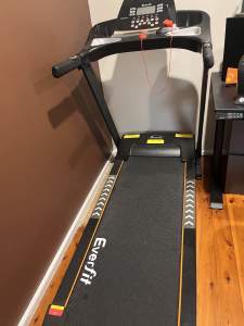 Treadmill everfit
