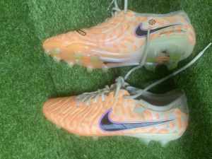 Nike TIEMPO 10 Football Boots