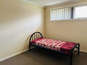 Room available for rent close to Quaker hill station