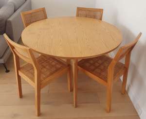 Circular Dining Table (120cm x 76cm) and 4 chairs