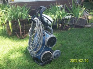 zodiac v3 4wd robotic pool cleaner with caddy TRADE INS WELCOME