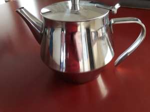 STAINLESS STEEL TEAPOT-18/8-MADE IN HONG KONG