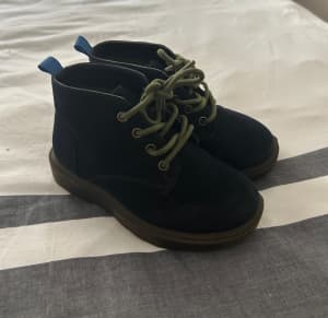 Kids Size 8 Navy Boots - Like New