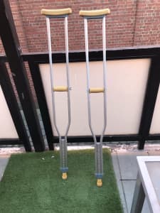Crutches, near new, size large