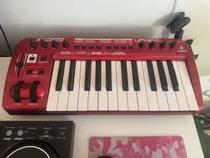 Behringer U-Control UMX250 MIDI Keyboard