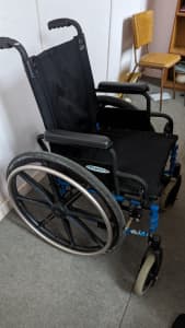 Portable folding push wheelchair 