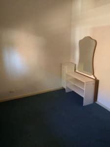 Room for rent in townhouse