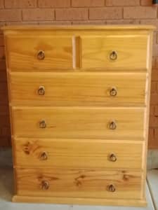 Tallboy / Chest of Drawers