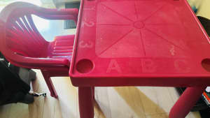 Kids play table and 2x chairs