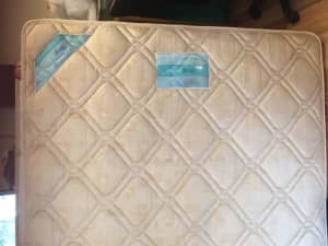 Sleep maker Queen size bed and base good condition