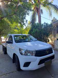 2019 TOYOTA HILUX WORKMATE 5 SP MANUAL C/CHAS