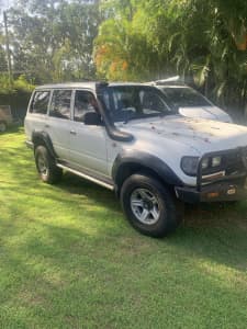 1995 TOYOTA LANDCRUISER All Others 5 SP MANUAL 4x4 P/UP, 3 seats