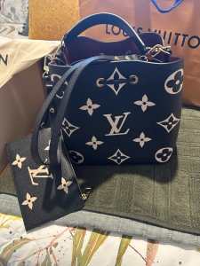 Louis Vuitton NéoNoé MM bag