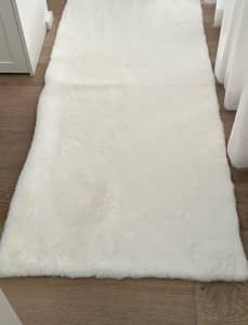 Super soft white rug 800*1600mm