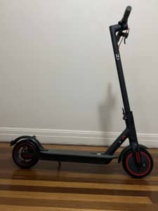 e-scooter with helmet and lock