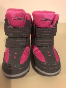 Kids Snow Boots - Size 6 - excellent condition