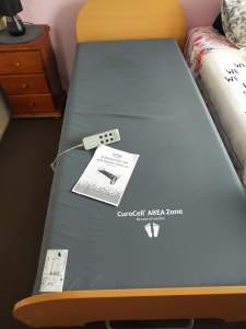 Electric lifting bed excellent condition 