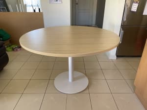 1200mm 6 seater Round tables