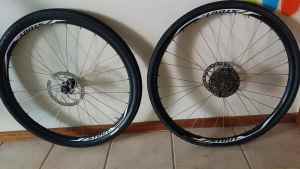 Stout xc wheels n tyres. Specialised. 