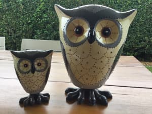 Ceramic Owls on spring legs in very good condition.
