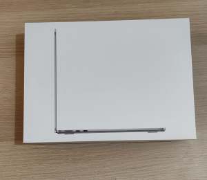 Macbook Air 13.6 inch, 8gb RAM, 256gb - as new, purchased Nov 2023