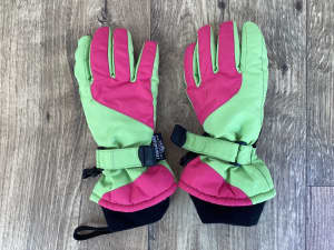 Kids snow gloves size 7/8 - used once