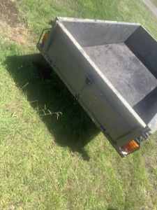 7x4 box trailer with canopy unregistered $400