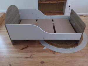 Used Toddler or kids bed for free (still available 28/3/24)