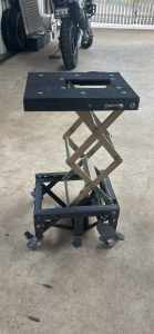 Motorcycle hydraulic lift stand