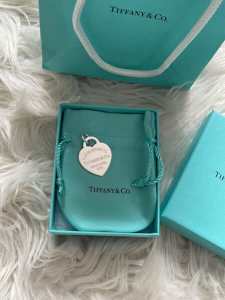 Return to Tiffany Large Heart Charm Sterling Silver Brand New