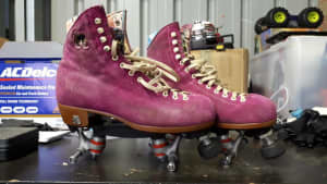Moxi Lolly suede fuschia roller skates (size AU W10/M8, US8)