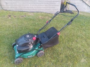 Automatic 4 stroke Lawnmower with catcher serviced and cleaned