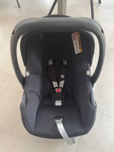 Baby car seat including base