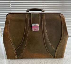 Genuine Leather Gladstone Style / Doctors Bag