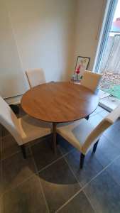 Round Dining table with 4 chairs
