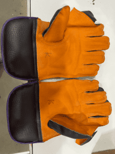 Cricket keeping gloves