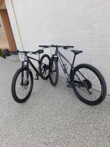 Two Giant XTC carbon advanced 29er hardtail mountain bikes 2019