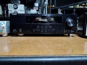 Yamaha RX-V465 Stereo Amplifier Receiver with HDMI works good