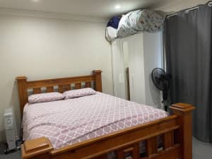 Private room in a house for rent (walkable to train station)