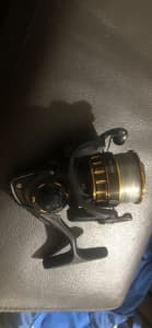 daiwa reel small one great condition damaged handle