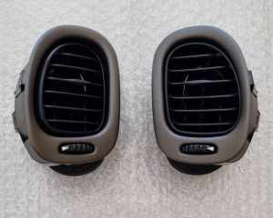 (AS NEW) VT VX VU VY VZ Commodore Front Door Pair Air Vents (GENUINE)