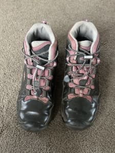 Keen 36 EU 4 US hiking boots