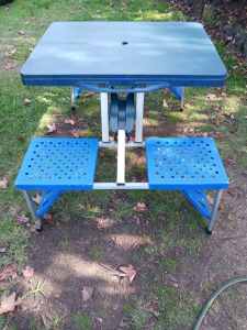 Folding portable picknick camping table