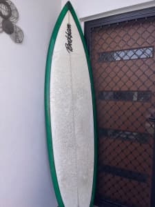 Surfboard twin fin diamond tail