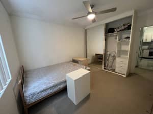 Fully furnished one large bedroom flat in Redfern