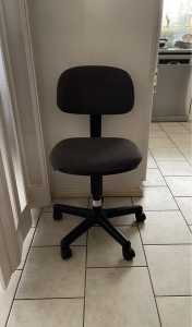 Comfortable, Adjustable Office Chair. Grey.